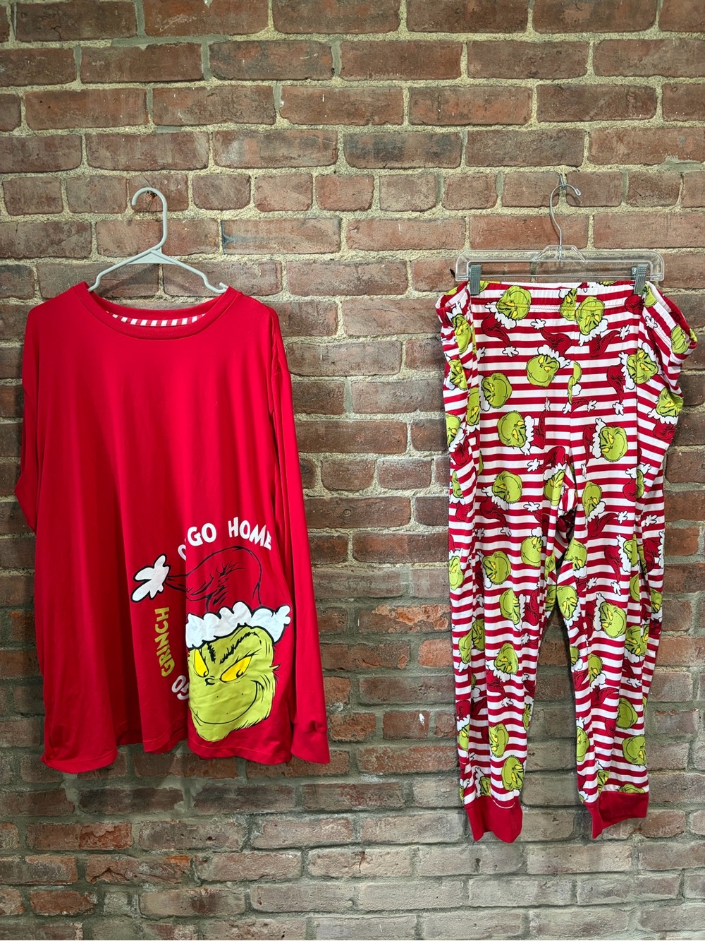 Dr. Seuss Red Grinch Print Pajama Set women’s size 3X with elastic waist
